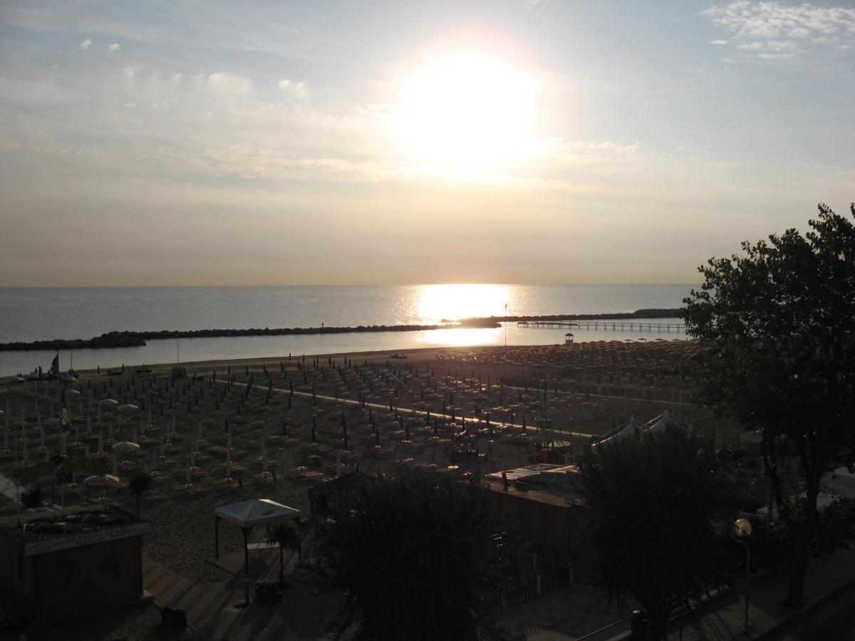 Hotel Rosati Rimini Luaran gambar